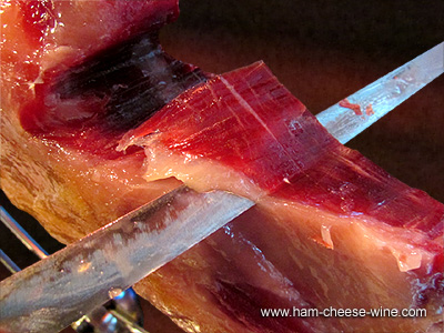 Jamon Iberico Puro de Bellota Cortado a Mano a Cuchillo 1/2 Libra Detalles 2