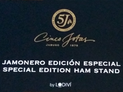 Wooden Ham Holder 5J Details 1